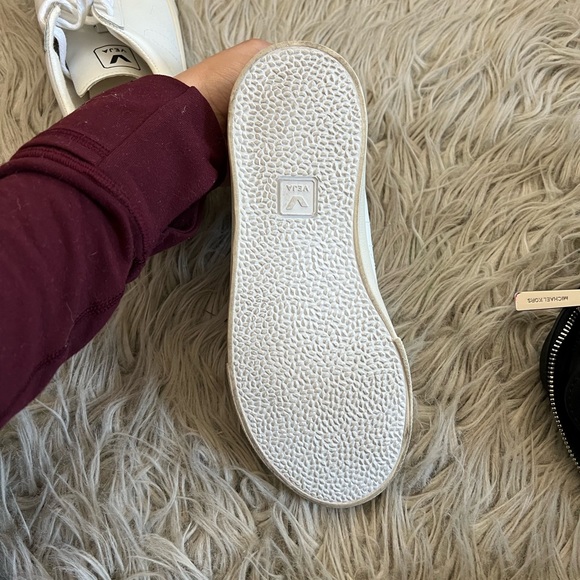 Woman’s Veja Esplar Sneakers Size 5. Worn twice - Picture 4 of 4